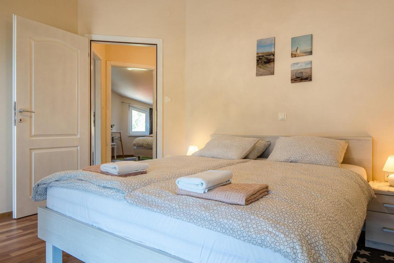 Apartments Sum Mora Vir Exterior photo