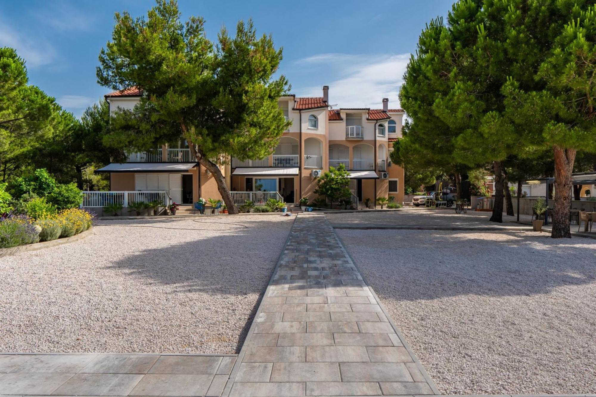 Apartments Sum Mora Vir Exterior photo